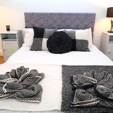 New Sunset Square Eastbourne 2 Bed Apartment, Long Stay Welcome Exteriör bild
