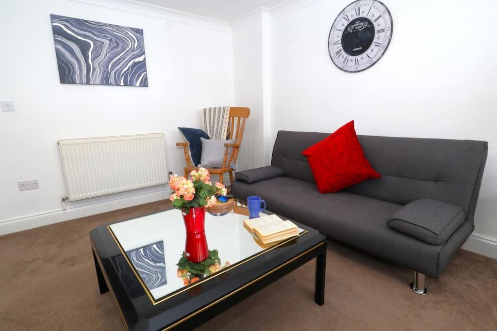 New Sunset Square Eastbourne 2 Bed Apartment, Long Stay Welcome Exteriör bild