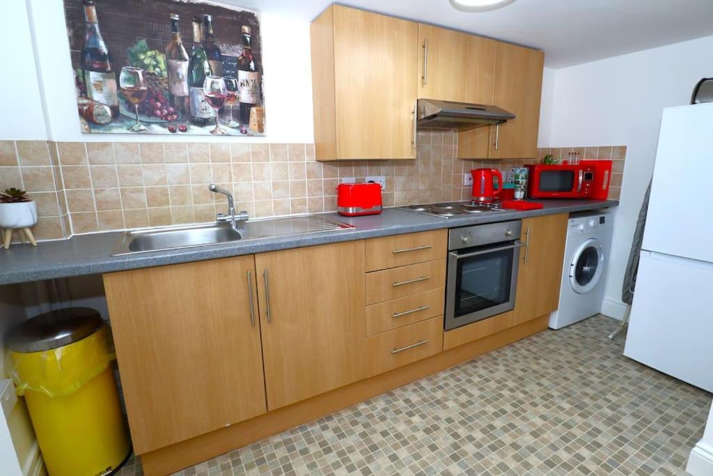 New Sunset Square Eastbourne 2 Bed Apartment, Long Stay Welcome Exteriör bild