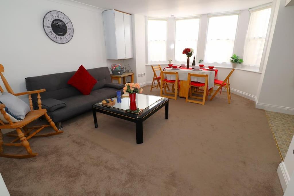 New Sunset Square Eastbourne 2 Bed Apartment, Long Stay Welcome Exteriör bild