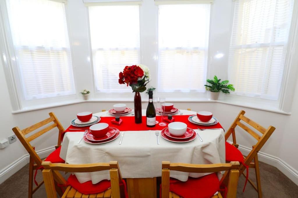 New Sunset Square Eastbourne 2 Bed Apartment, Long Stay Welcome Exteriör bild