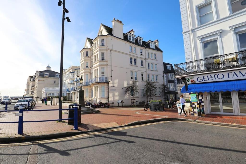 New Sunset Square Eastbourne 2 Bed Apartment, Long Stay Welcome Exteriör bild