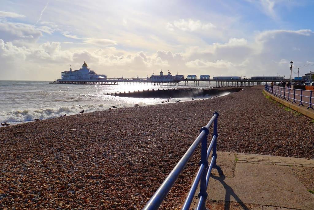 New Sunset Square Eastbourne 2 Bed Apartment, Long Stay Welcome Exteriör bild