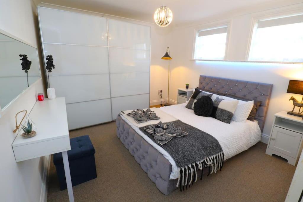 New Sunset Square Eastbourne 2 Bed Apartment, Long Stay Welcome Exteriör bild
