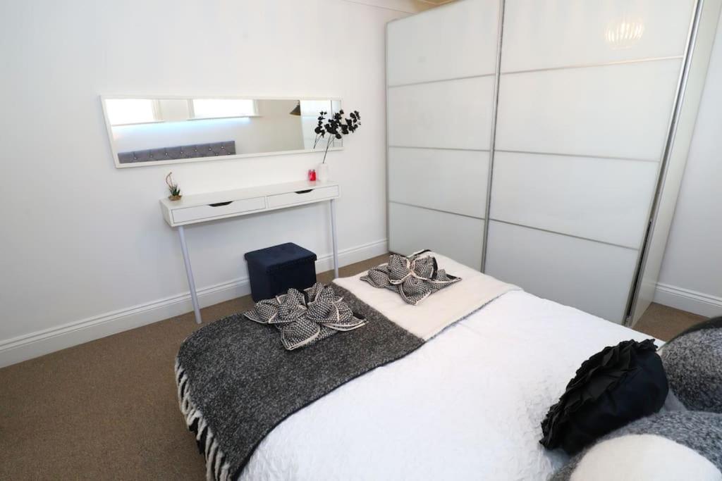 New Sunset Square Eastbourne 2 Bed Apartment, Long Stay Welcome Exteriör bild