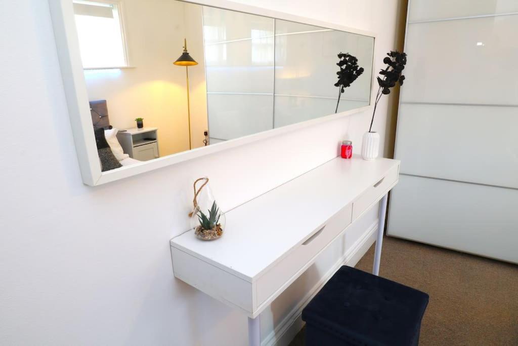 New Sunset Square Eastbourne 2 Bed Apartment, Long Stay Welcome Exteriör bild